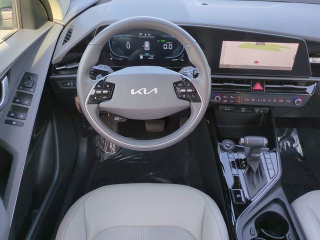 Used 2025 Kia Niro EX FWD image 16