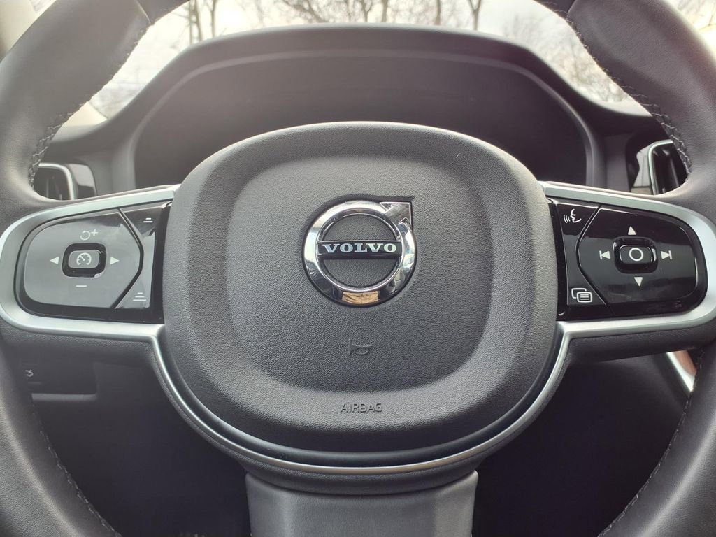 Used 2025 Volvo V60 B5 Cross Country Plus image 15