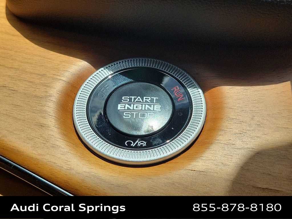 Used 2025 Jeep Grand Cherokee Summit AWD/4WD image 19