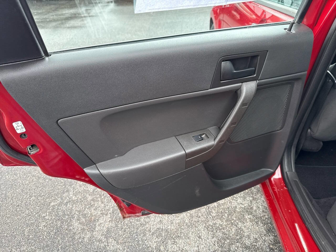 Used 2010 Ford Focus SE FWD image 13