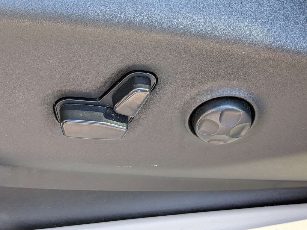 Used 2024 Chrysler Pacifica Touring-L FWD image 22