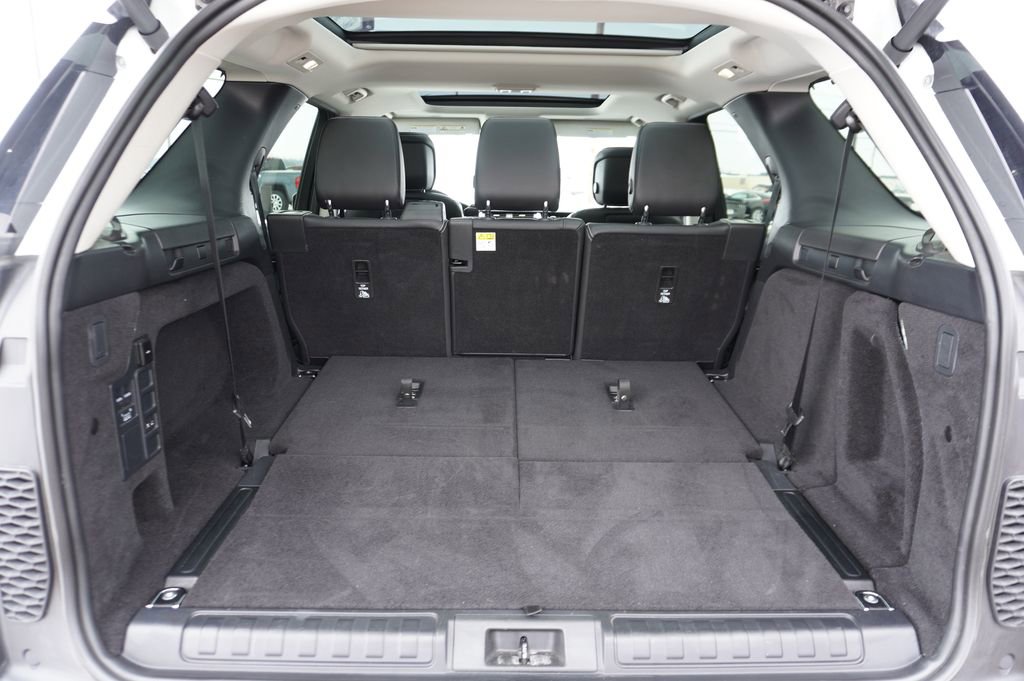 Used 2024 Land Rover Discovery S image 26