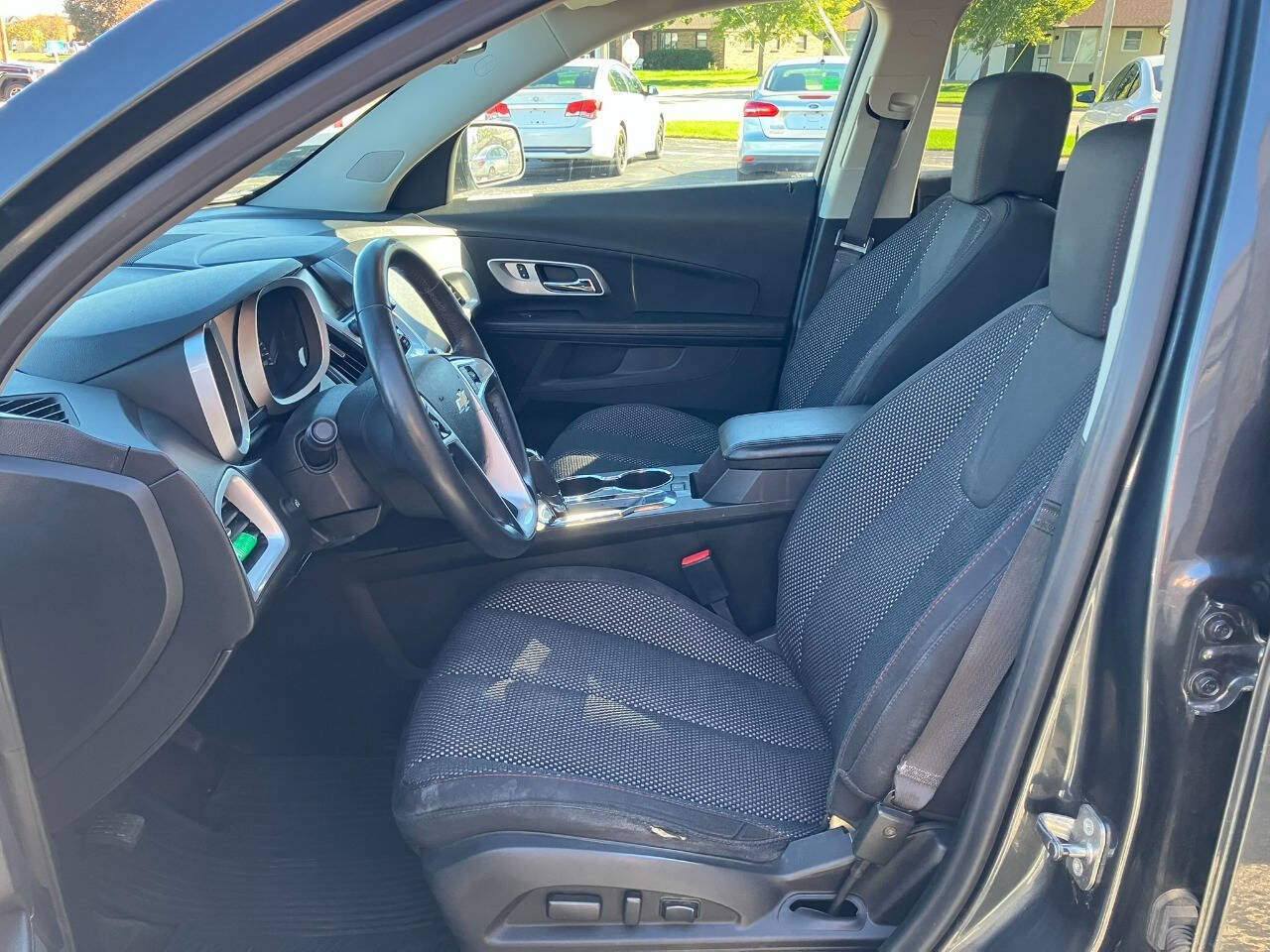 Used 2017 Chevrolet Equinox LT w/ Convenience Package FWD image 10