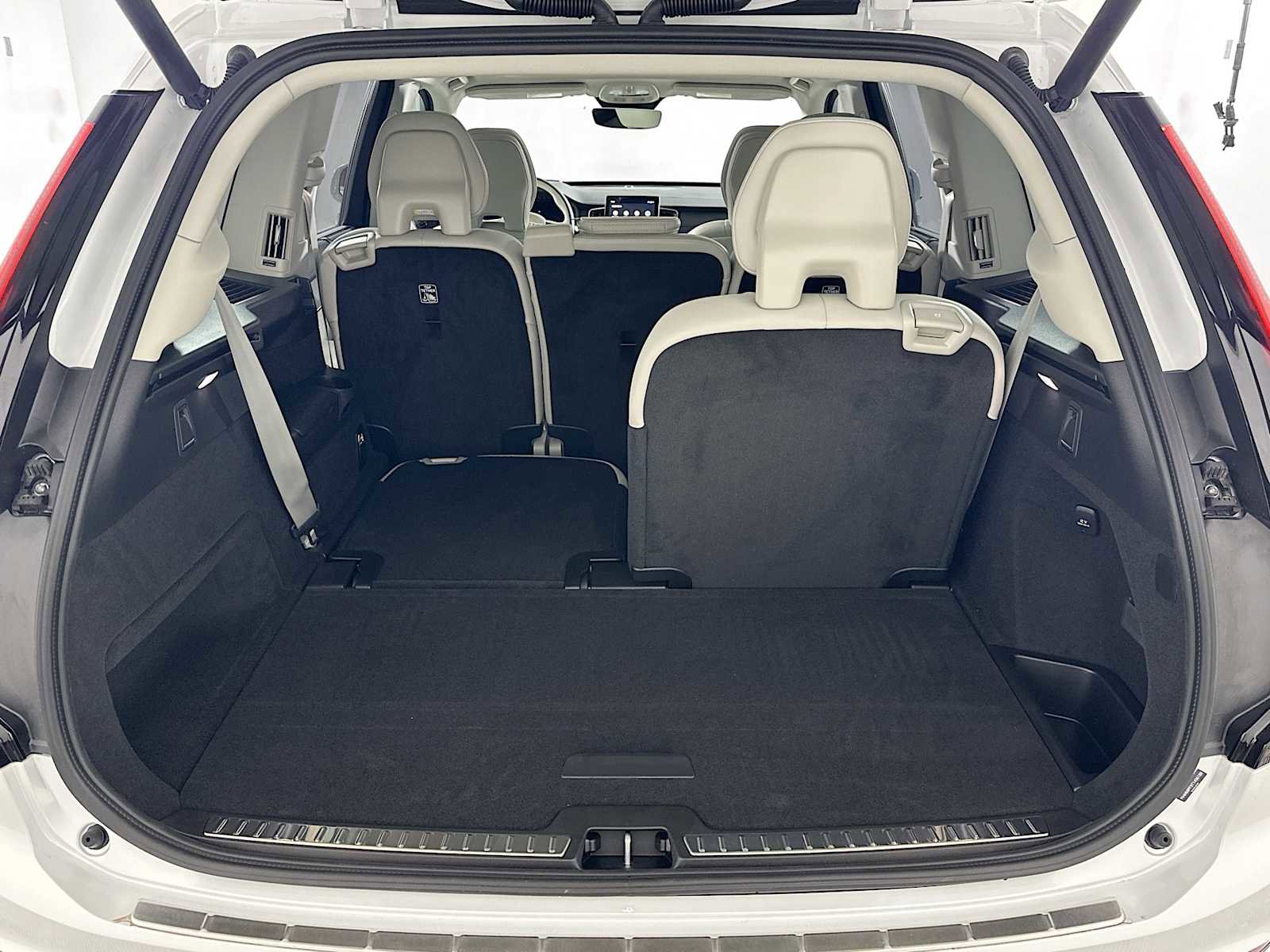 New 2026 Volvo XC90 T8 Ultra w/ Protection Package Premier image 24
