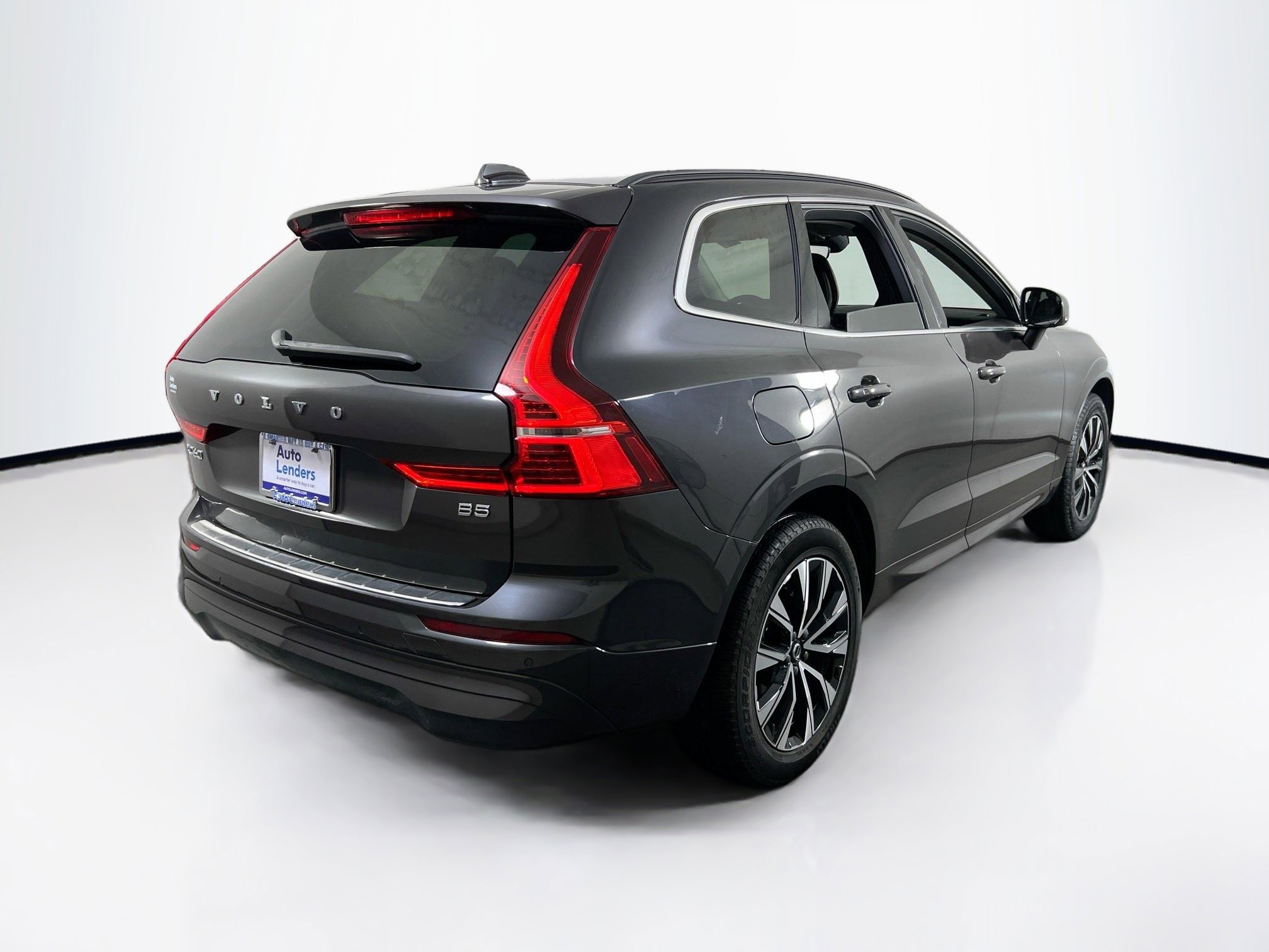 Used 2023 Volvo XC60 B5 Core w/ Protection Package Premier image 5