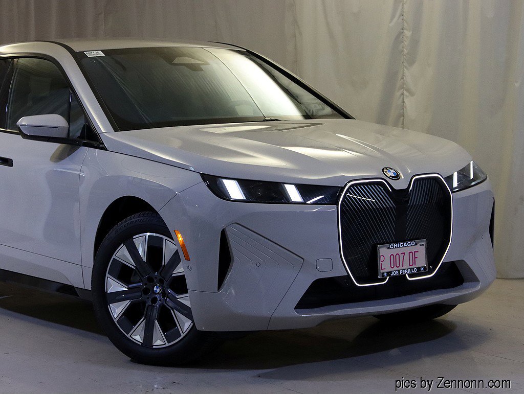 Used 2026 BMW iX xDrive45 w/ Premium Package image 2