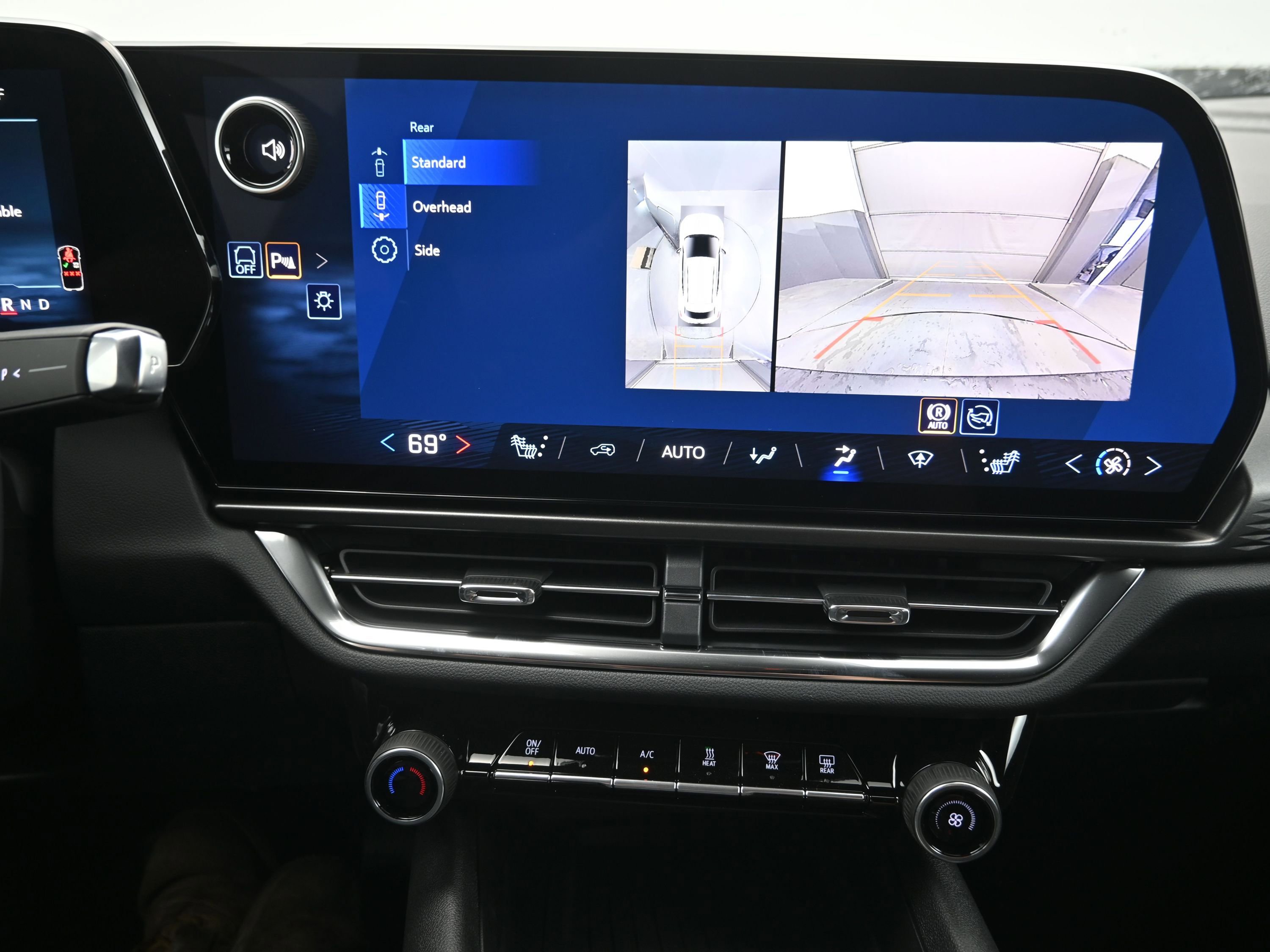 New 2026 Chevrolet Equinox EV LT image 18