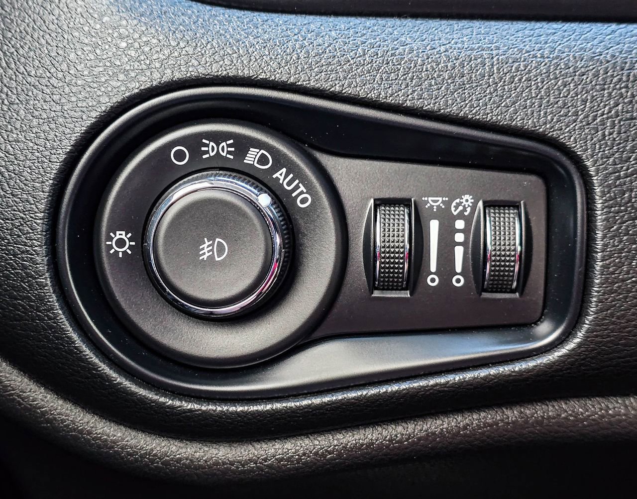 Used 2023 Jeep Renegade Altitude w/ Convenience Group I AWD/4WD image 31