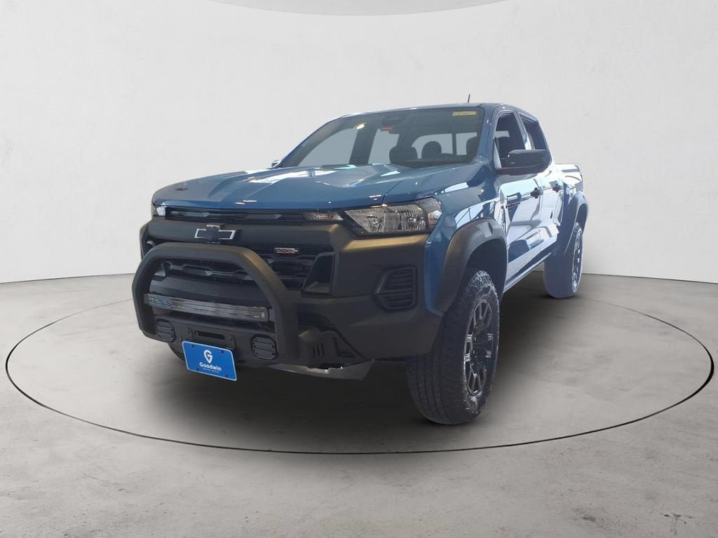 New 2026 Chevrolet Colorado Trail Boss w/ Off-Road Front Bumper Package AWD/4WD image 2