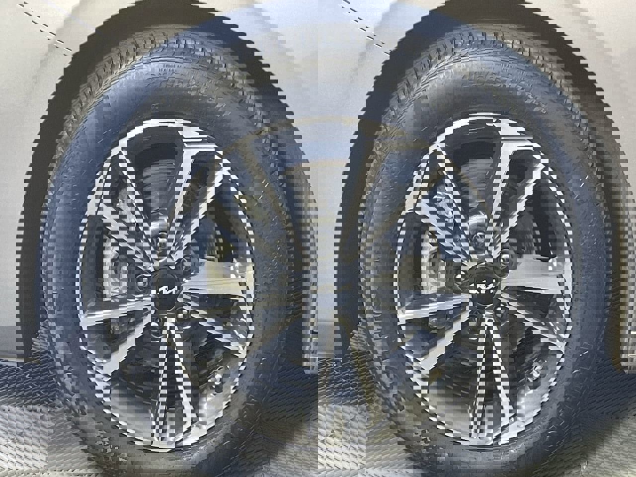 Used 2023 Kia Forte LXS image 10