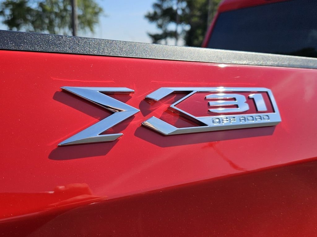 Used 2025 GMC Sierra 1500 Elevation w/ X31 Off-Road Package AWD/4WD image 12