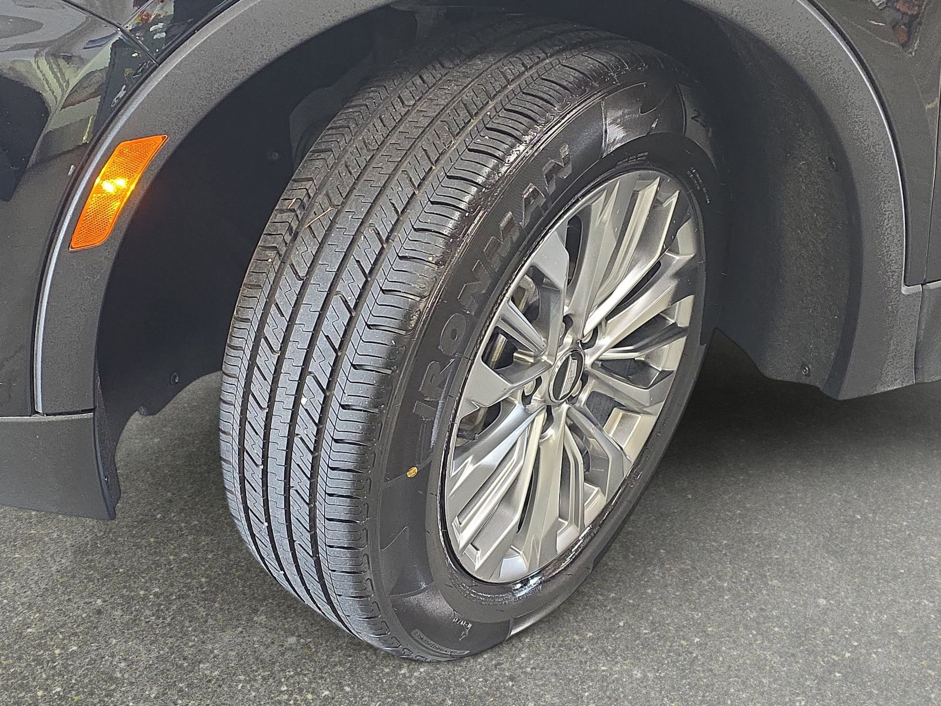 Used 2025 Cadillac XT4 Premium Luxury image 30