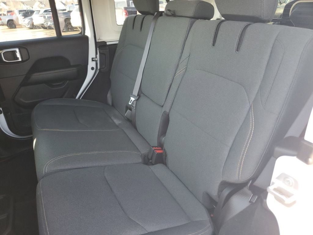 Used 2025 Jeep Wrangler Unlimited Sahara w/ Safety Group image 27