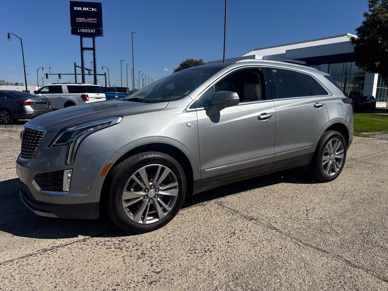 Used 2025 Cadillac XT5 Premium Luxury w/ Technology Package FWD image 3