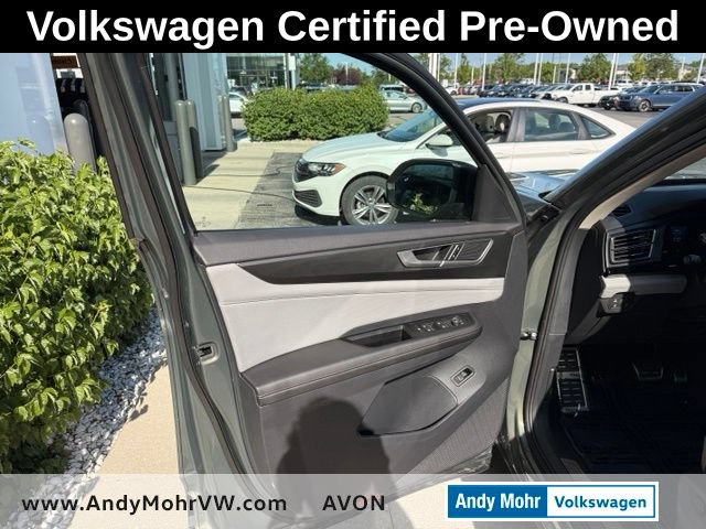 Used 2024 Volkswagen Atlas Peak Edition SEL AWD/4WD image 14