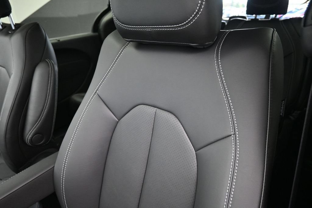 New 2027 Chrysler Pacifica Select w/ Family Tech Group FWD image 14