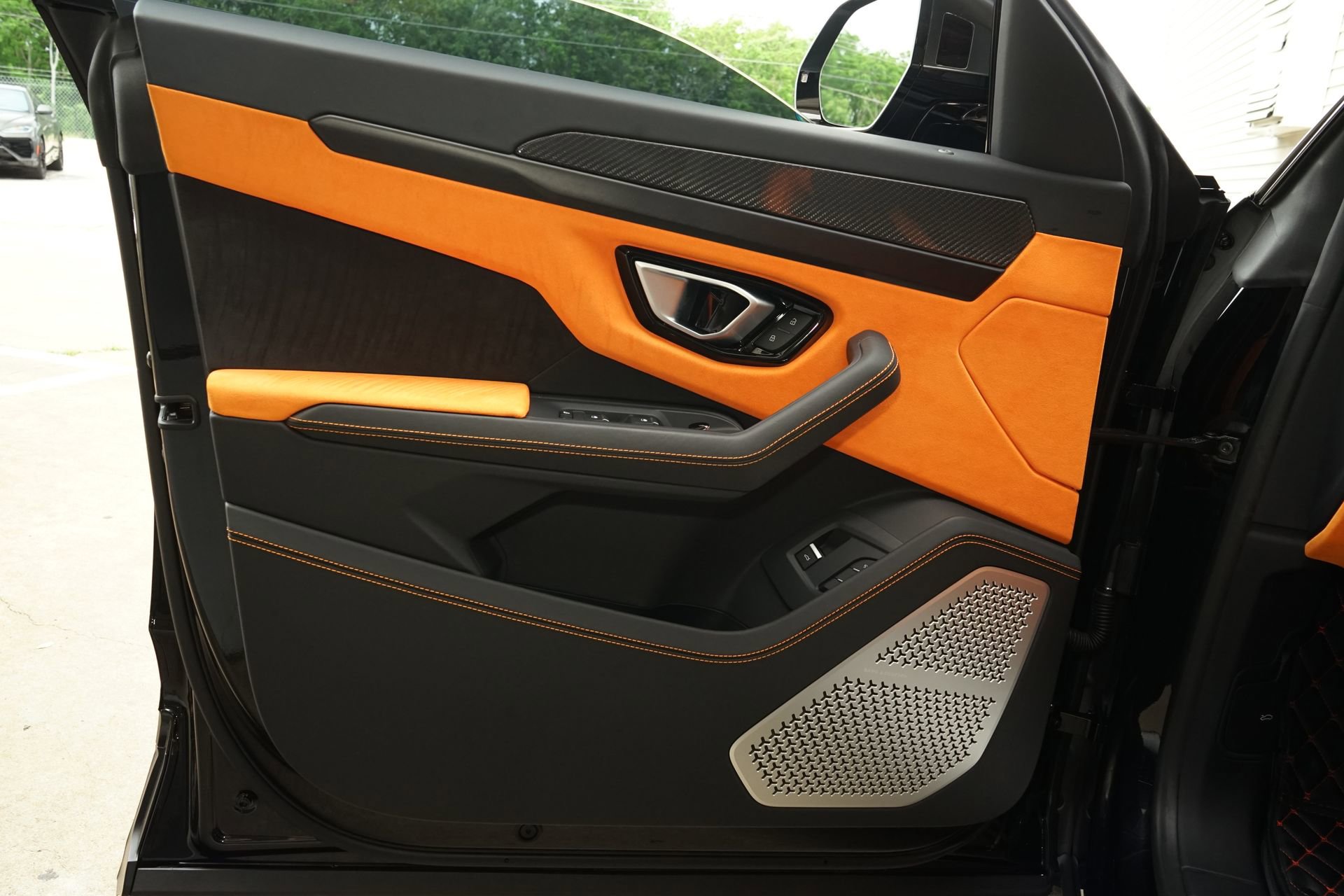 Used 2022 Lamborghini Urus image 26