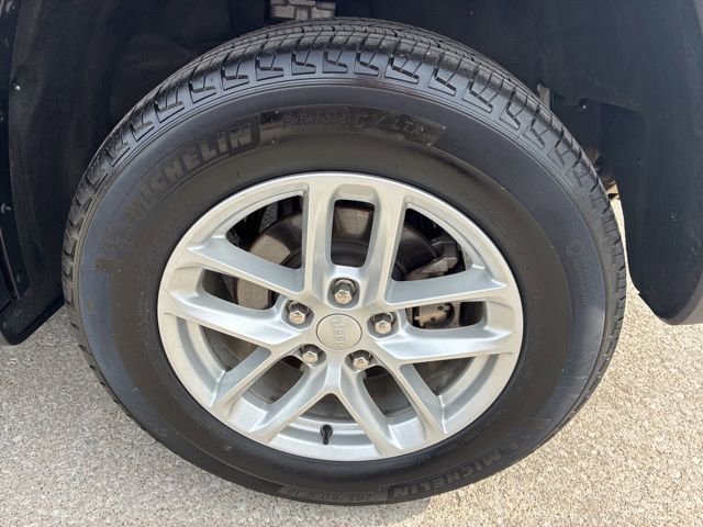 Used 2024 Jeep Grand Cherokee Laredo AWD/4WD image 13