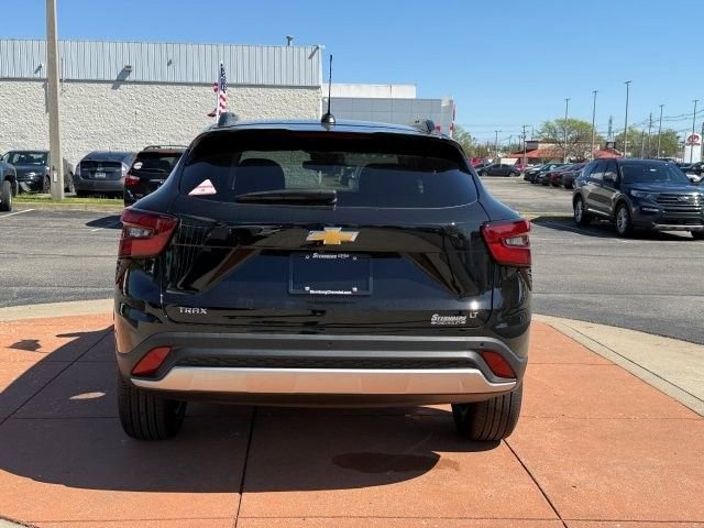New 2026 Chevrolet Trax LT w/ Midnight Edition FWD image 4