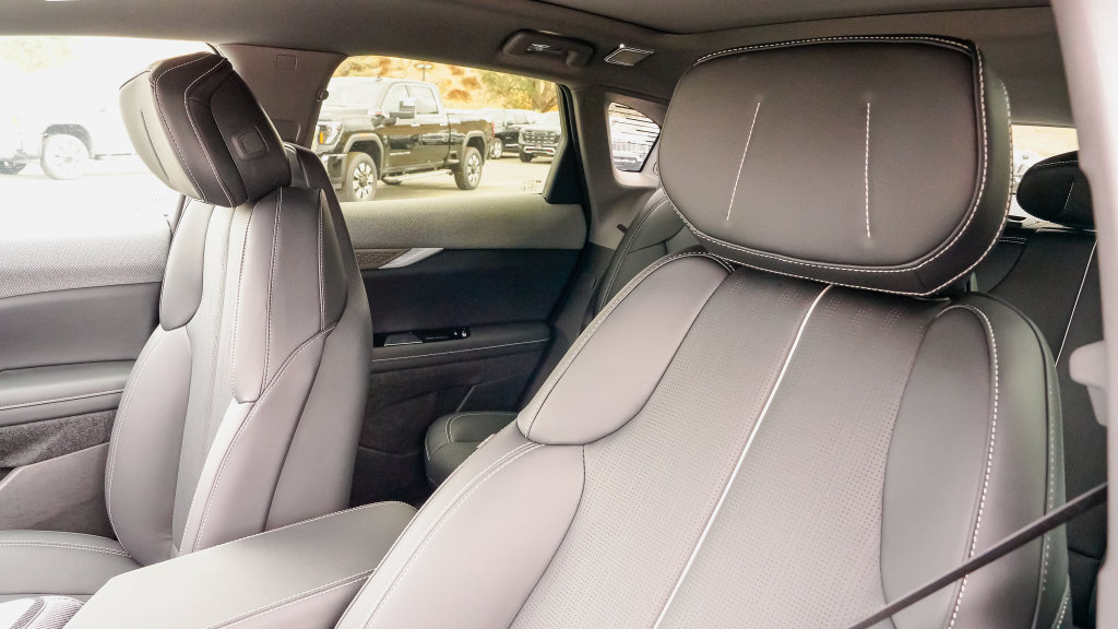 New 2027 Cadillac Optiq Premium Luxury w/ LPO, Floor Liner Package AWD/4WD image 11