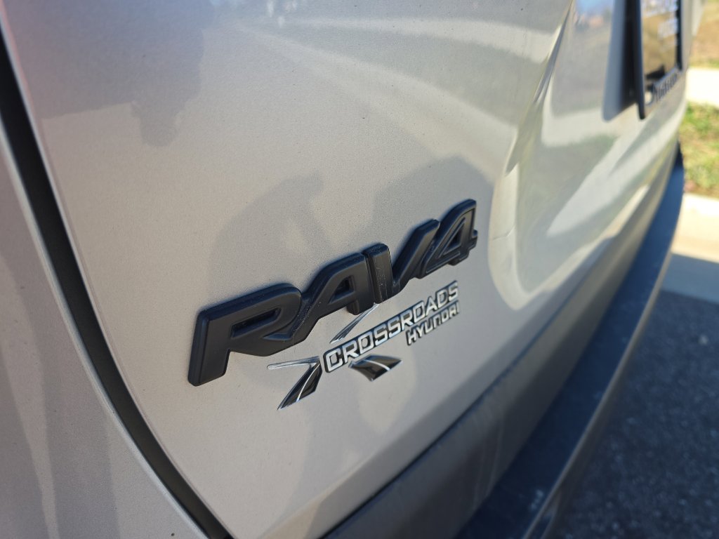 Used 2022 Toyota RAV4 XLE image 9