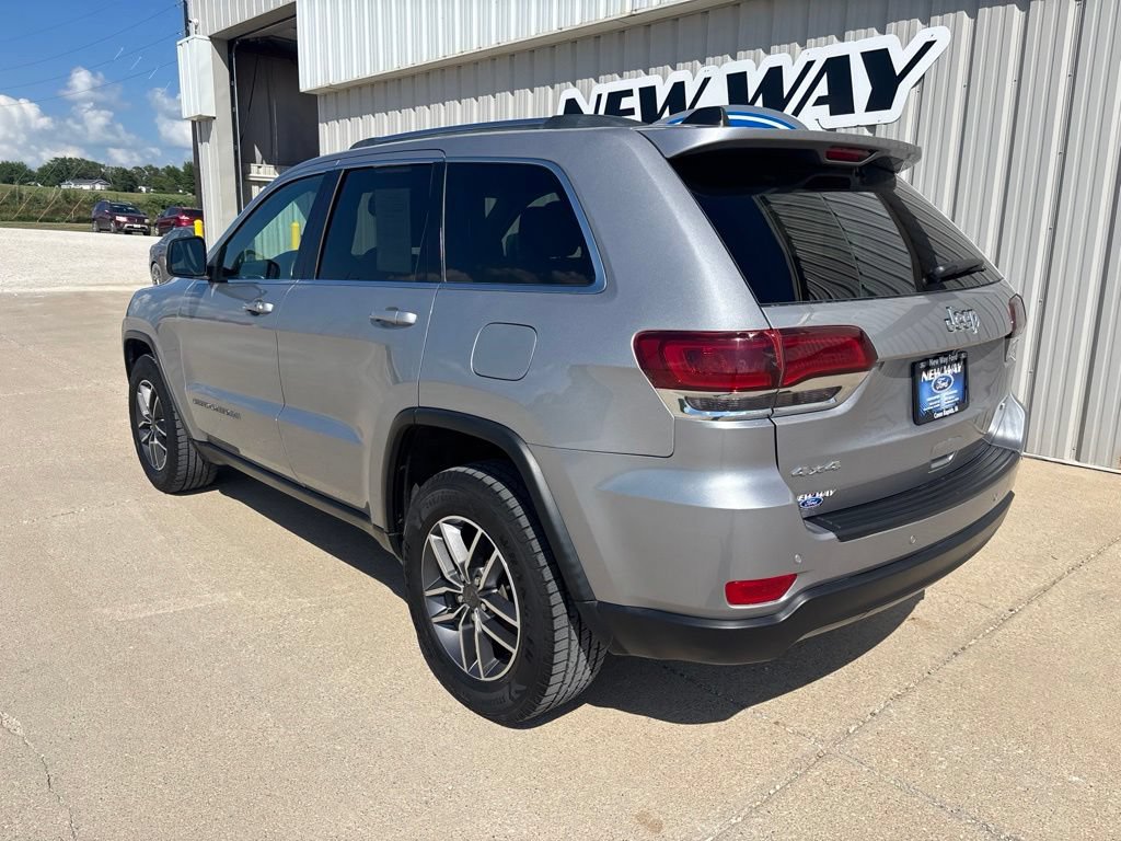 Used 2019 Jeep Grand Cherokee Laredo w/ 18" Wheel & 8.4" Radio Group AWD/4WD image 6