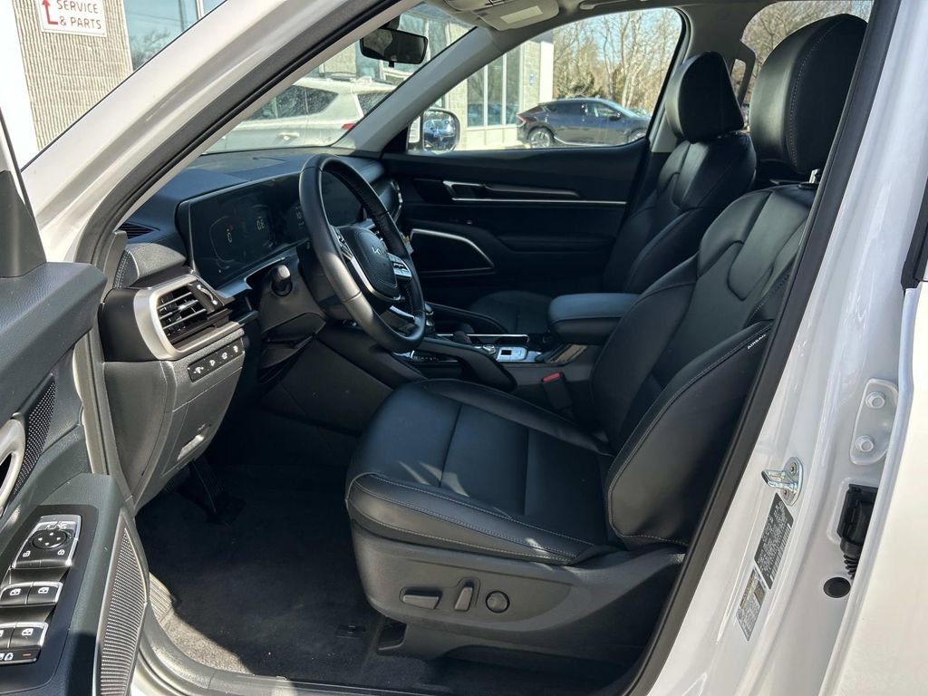 Certified 2025 Kia Telluride S image 11