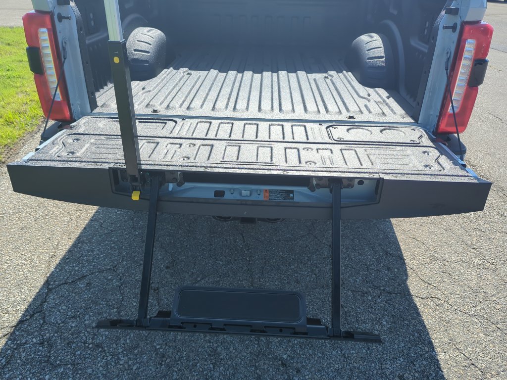 New 2025 Ford F350 XLT image 9