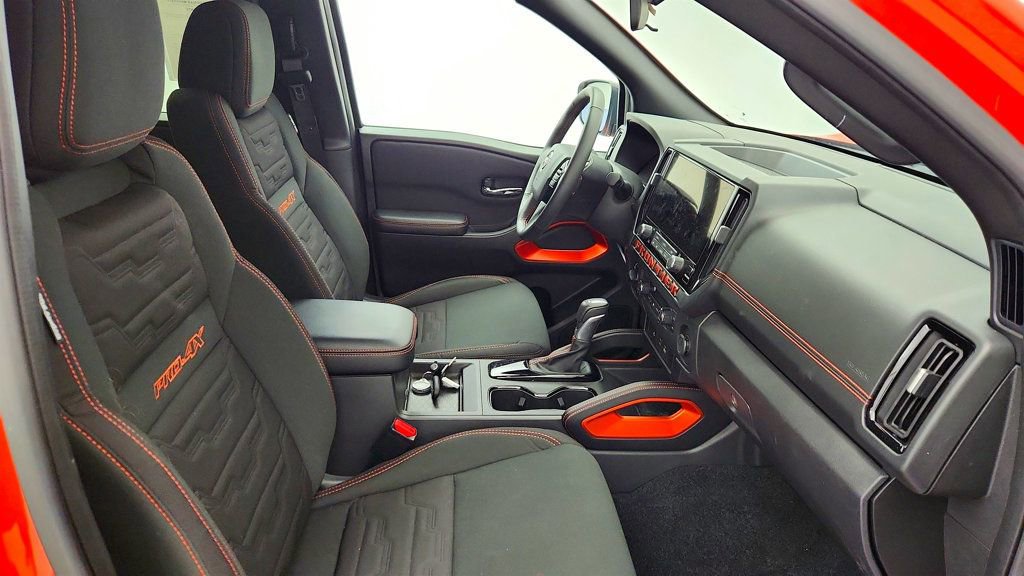 Used 2025 Nissan Frontier PRO-4X image 22