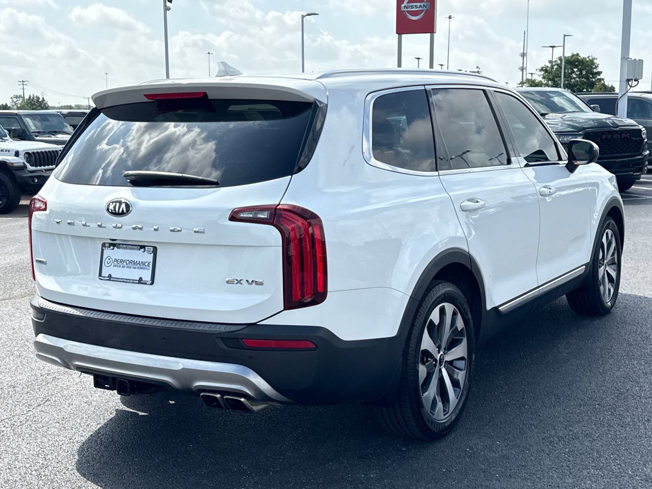 Used 2020 Kia Telluride EX w/ EX Premium Package AWD/4WD image 3