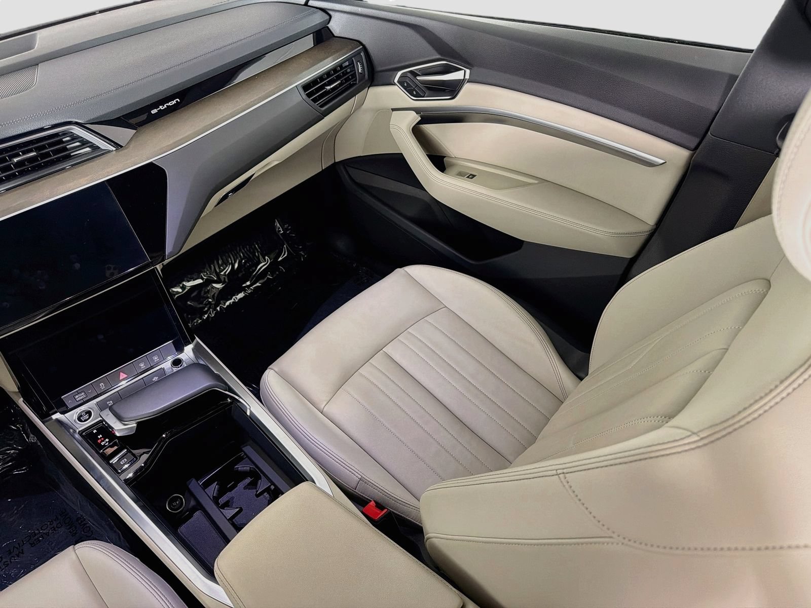 Certified 2024 Audi Q8 e-tron Premium AWD/4WD image 24