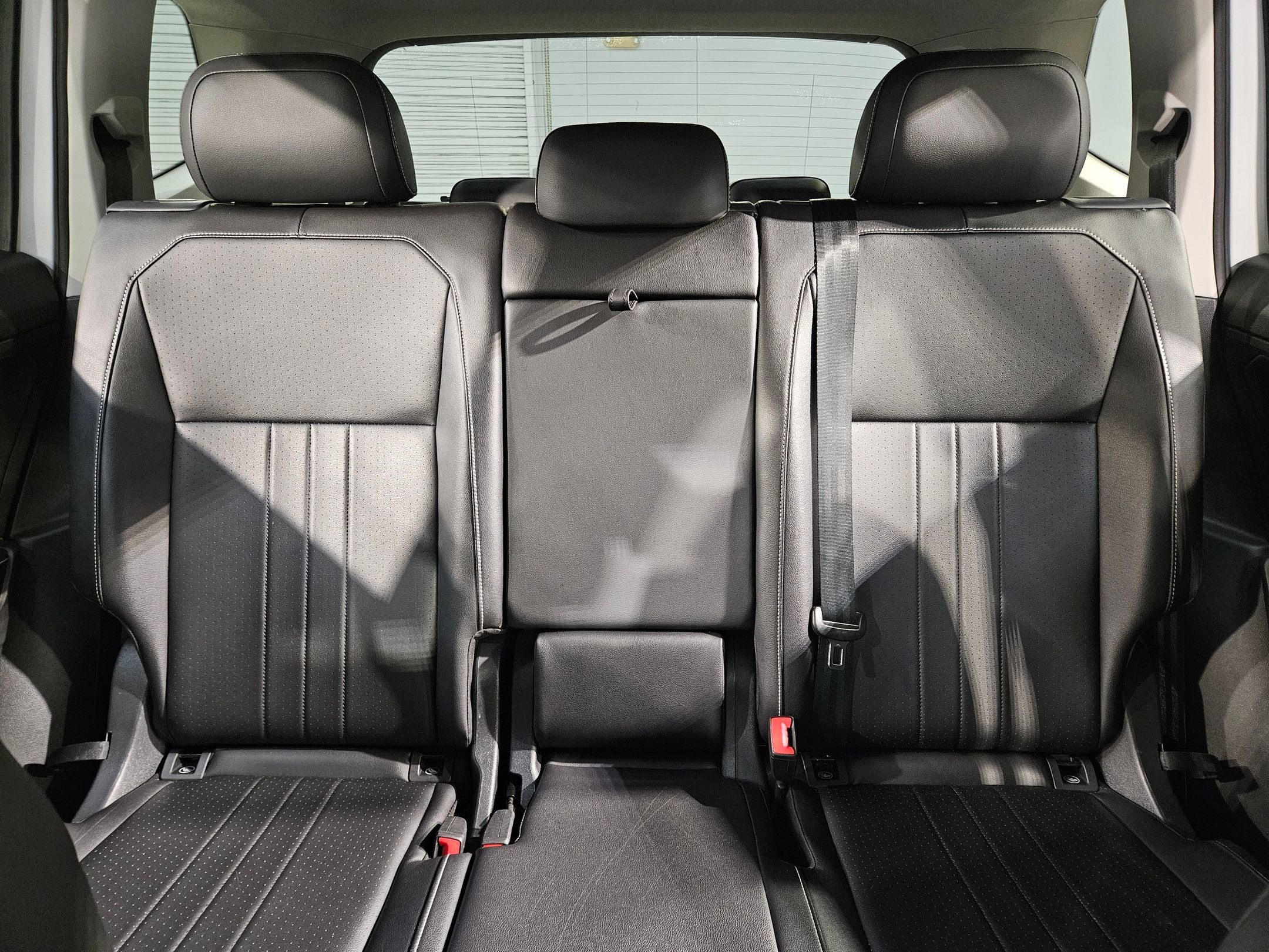 Used 2024 Volkswagen Tiguan SE image 13