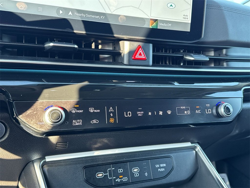 Used 2025 Kia Carnival SX Prestige image 25