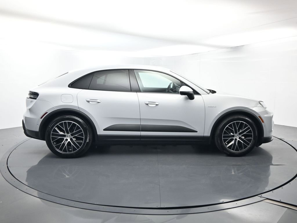 Certified 2025 Porsche Macan Electric image 16