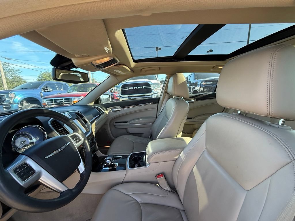 Used 2014 Chrysler 300 w/ Driver Convenience Group RWD image 11