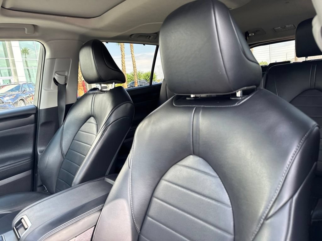 Used 2023 Toyota Highlander XLE AWD/4WD image 17