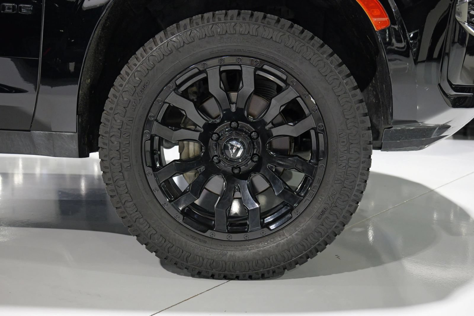 Used 2021 Chevrolet Tahoe Z71 w/ Z71 Off-Road Package AWD/4WD image 7