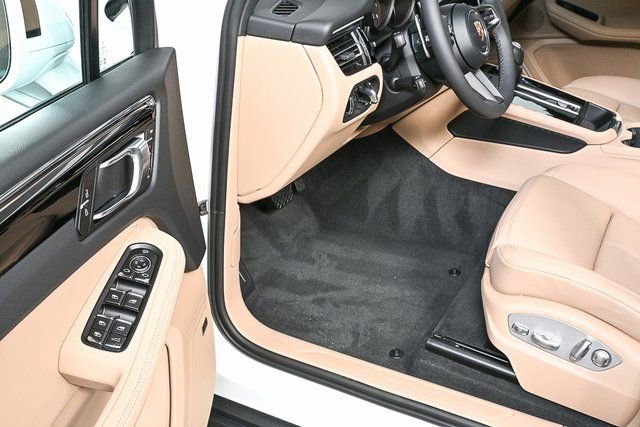 Certified 2026 Porsche Macan image 8