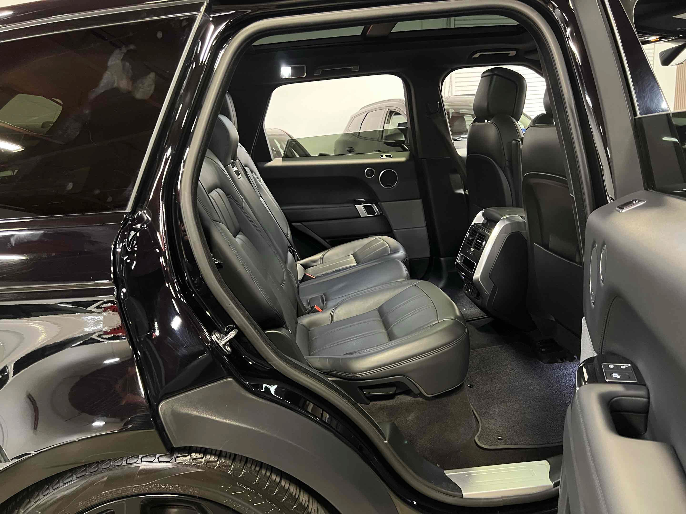 Used 2019 Land Rover Range Rover Sport HSE AWD/4WD image 32
