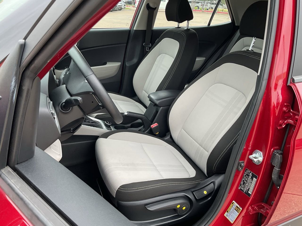 Used 2025 Hyundai Venue SEL FWD image 14