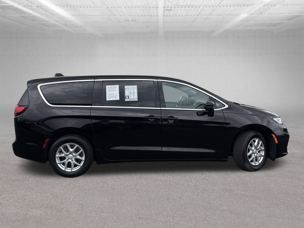 Used 2025 Chrysler Pacifica Select FWD image 52
