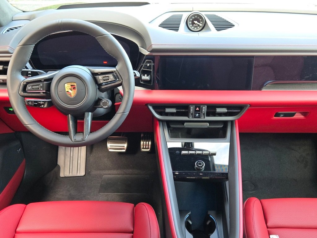 New 2025 Porsche Macan 4S Electric image 33