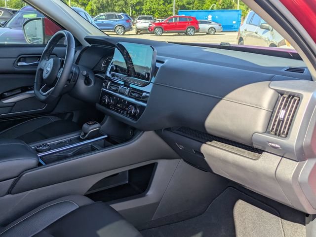 Used 2024 Nissan Pathfinder SL AWD/4WD image 31