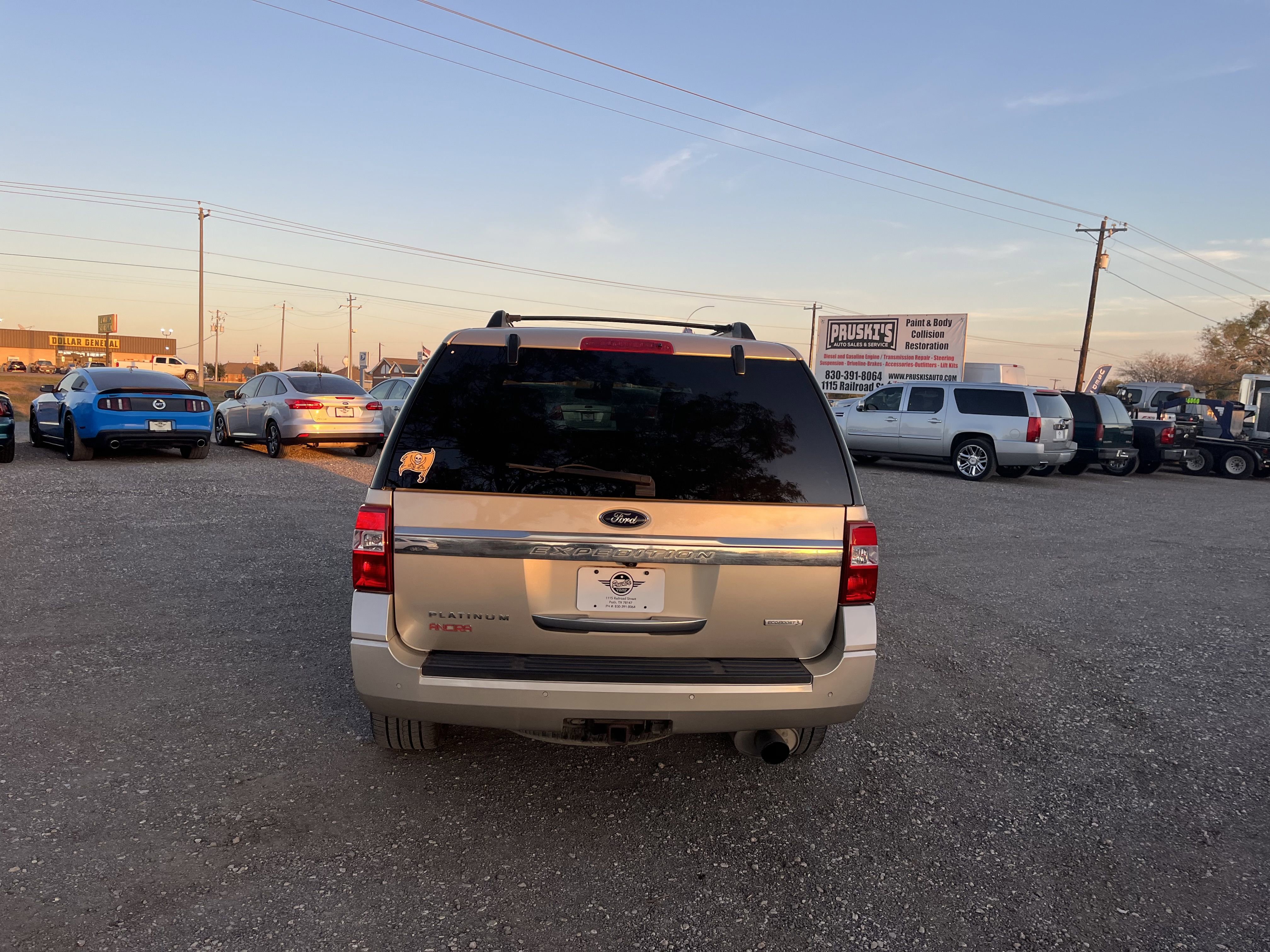 Used 2017 Ford Expedition Platinum image 5