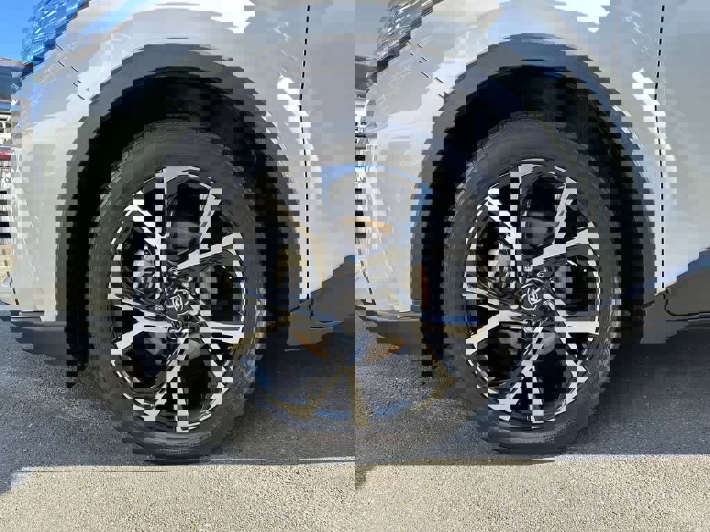 Used 2022 Toyota C-HR XLE image 7