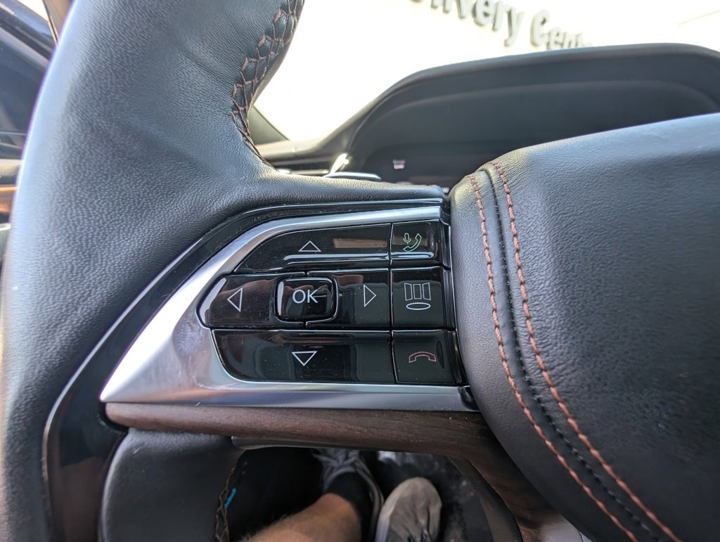 Used 2022 Jeep Grand Cherokee Summit w/ Luxury Tech Group V image 22