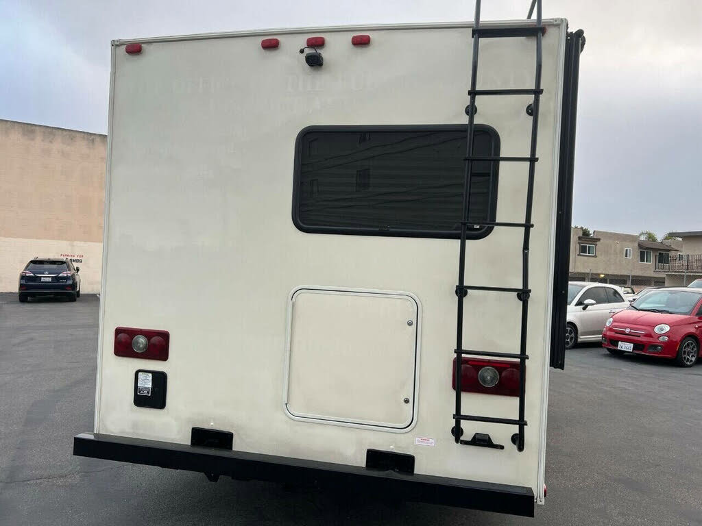 Used 2014 Ford E-350 and Econoline 350 Super Duty image 9