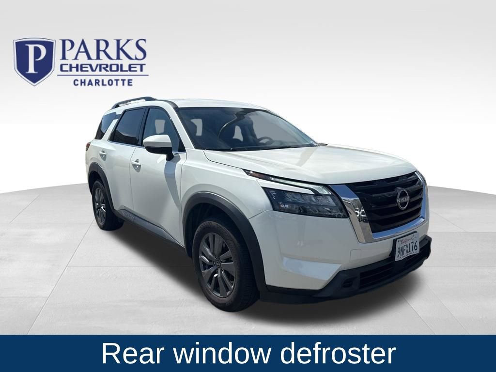 Used 2024 Nissan Pathfinder SV image 1