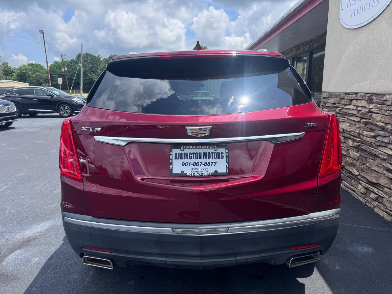 Used 2017 Cadillac XT5 Premium Luxury FWD image 4