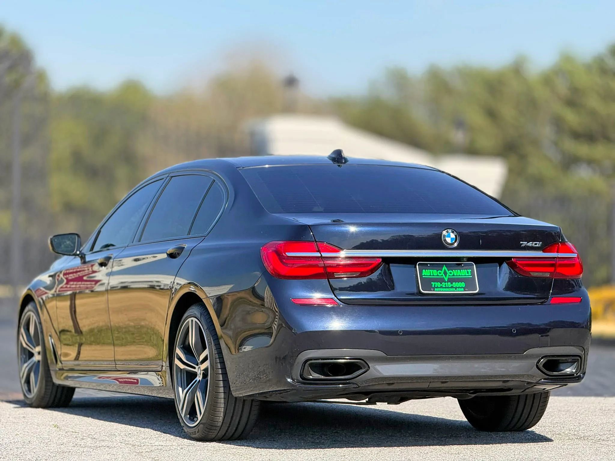 Used 2019 BMW 740i w/ Executive Package RWD image 9